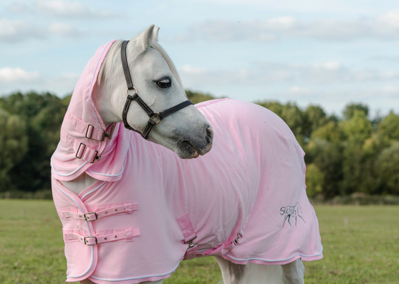 Fleece Rug With Neck Cover - Baby Pink